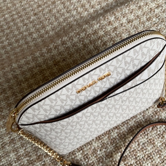 Michael Kors Jet Set Travel Medium Dome Crossbody - Picture 6 of 16